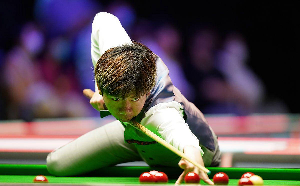 不少观众举 不少观众举